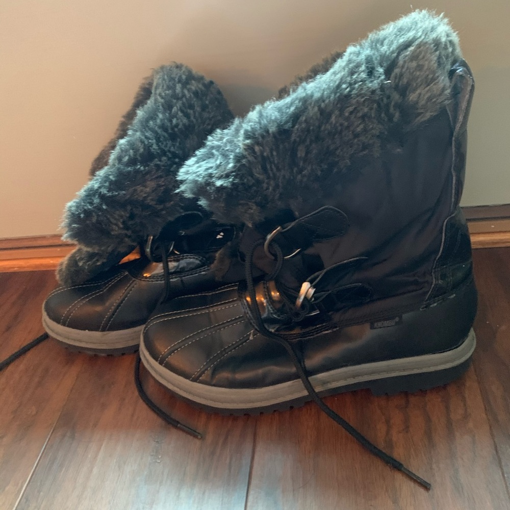 Snow boots